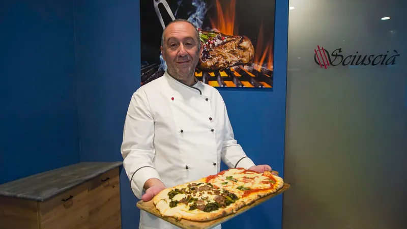 La pizza a metro di Gigino, da Sciuscià in via Procaccini 68