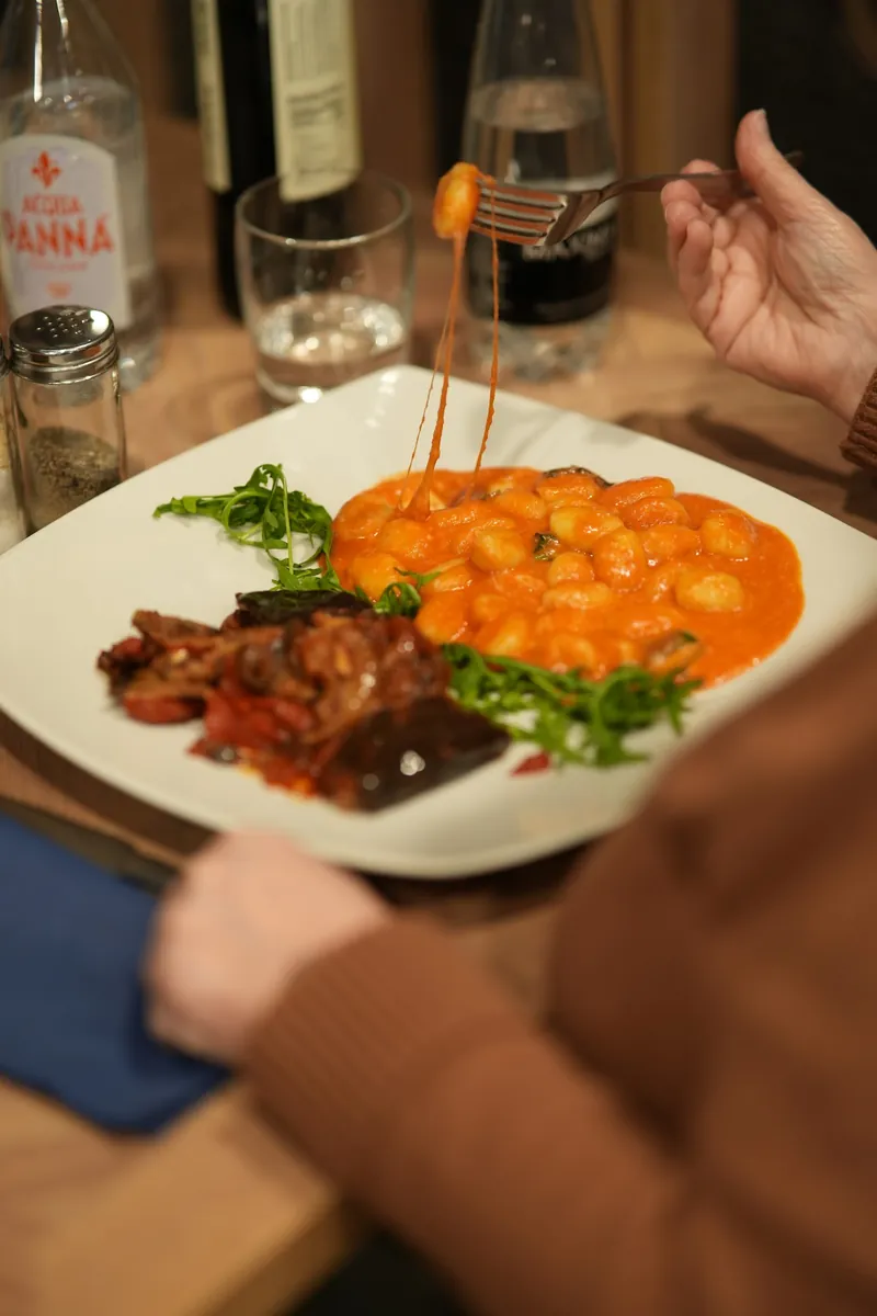 Gnocchi al pomodoro e parmigiana di melanzane
