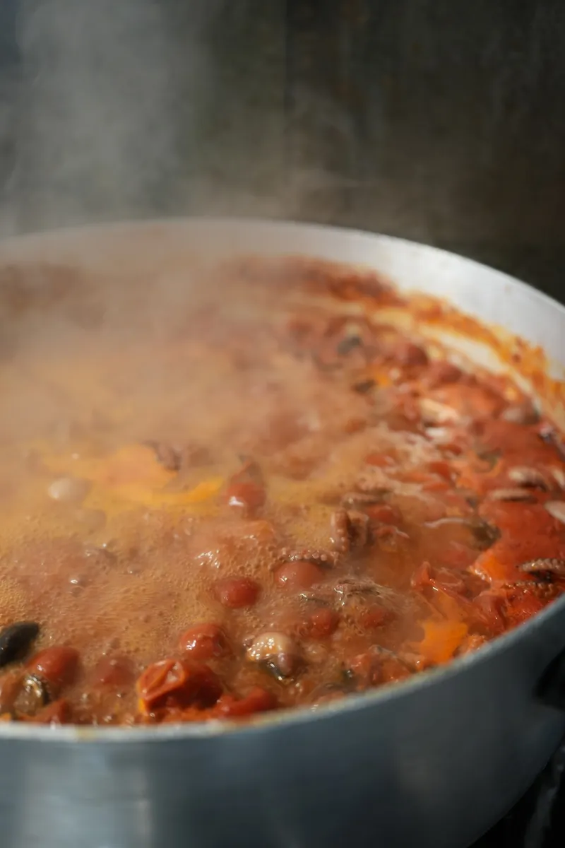 Il sugo sul fuoco